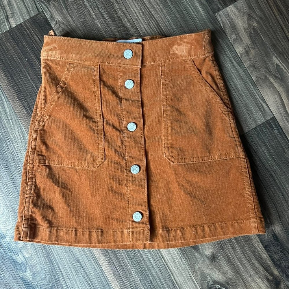 Old Navy size 8 courdery skirt